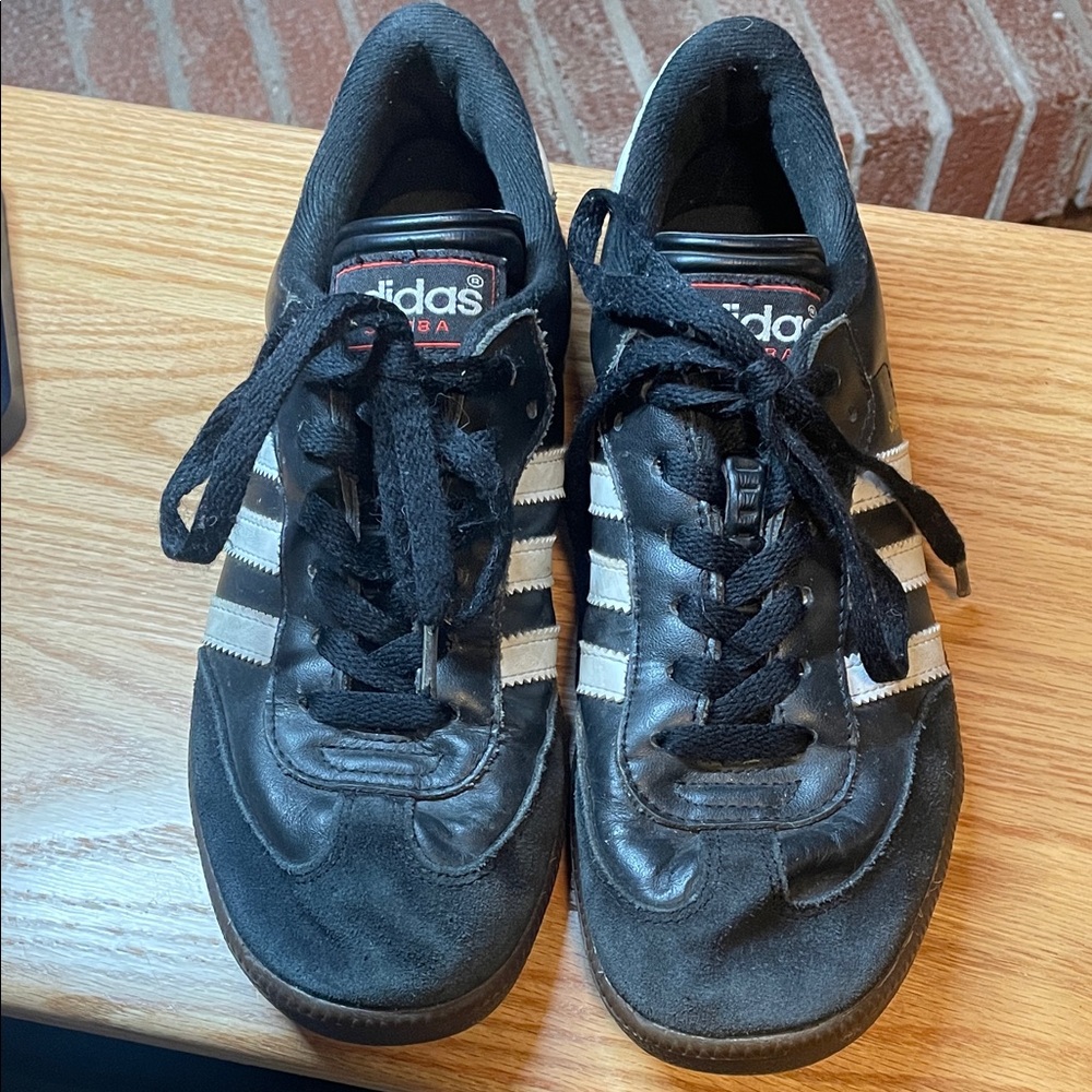 Classic Adidas Samba Size 5 indoor soccer shoes